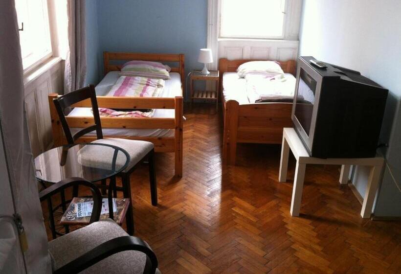 浴室共有スタンダード４人用ルーム, Wesselényi Rooms Near Gozsdu Udvar