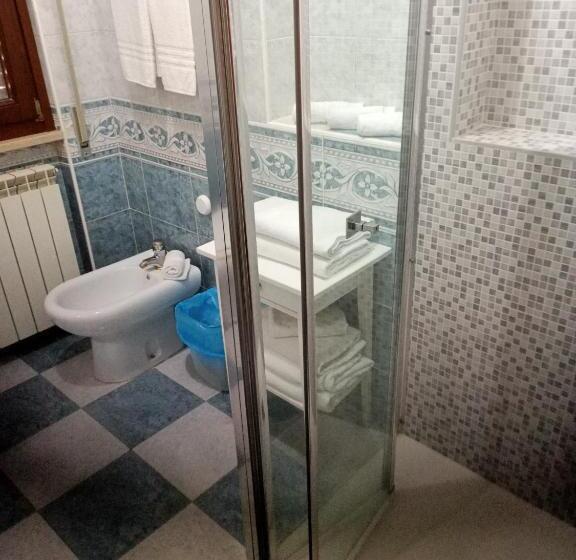 اتاق لوکس چهار تخته, Modular King Suite   Intera Suite 9 Posti Letto O Singole Camere Da 2 E 4 Posti Letto