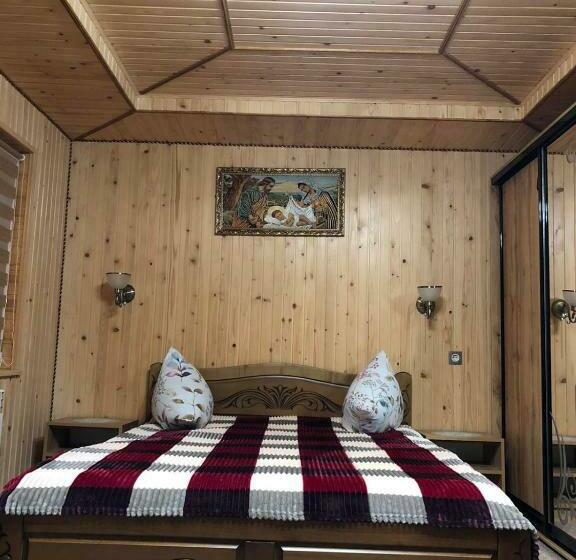 4 Bett Standardzimmer, карпатська ніч