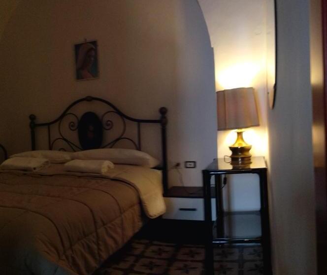 Семейный Номер, B&b The Fafodd