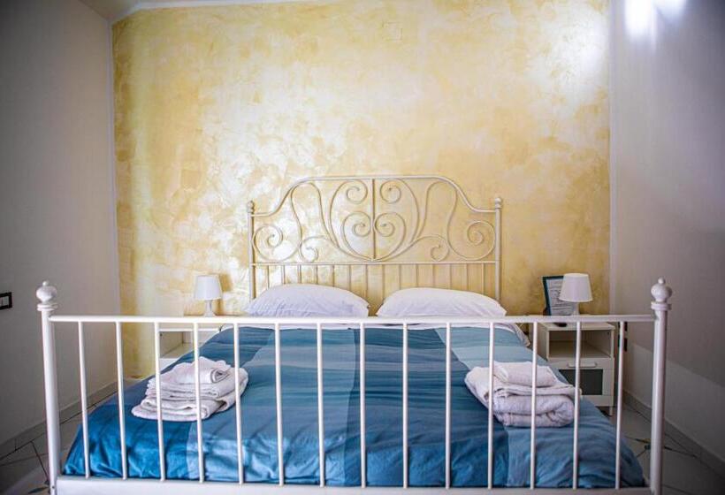 اتاق استاندارد با بالکن و چشم‌انداز دریا, B&b Villa Setharè