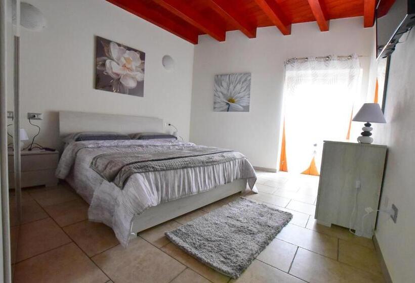 Номер Стандарт с Балконом, B&b La Genuina