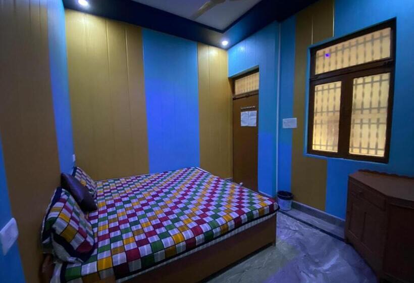 Номер Стандарт, Friends Guest House & Hostel  Near Taj Mahal