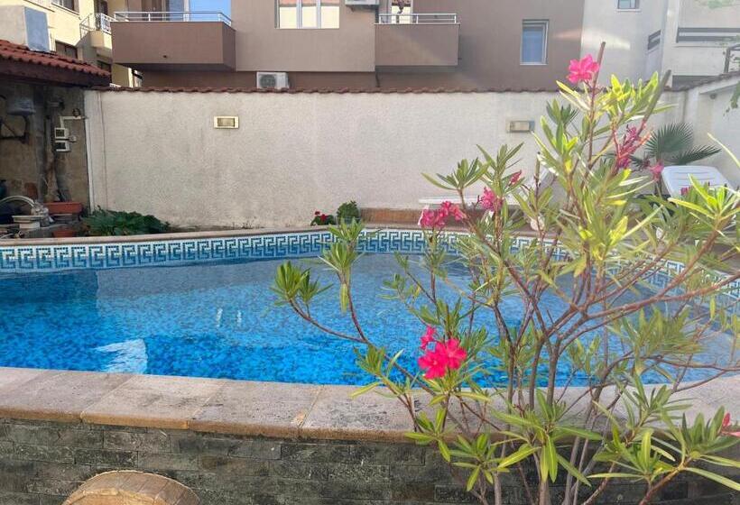 Апартаменты 1 Спальня Нижний Этаж, Villa Diana