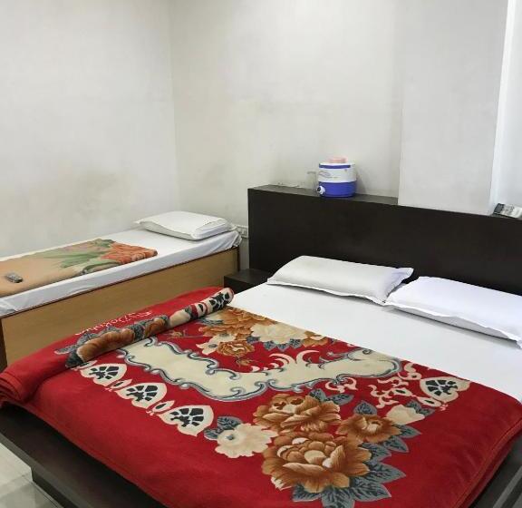 Habitación Triple Deluxe, Hari Darshan