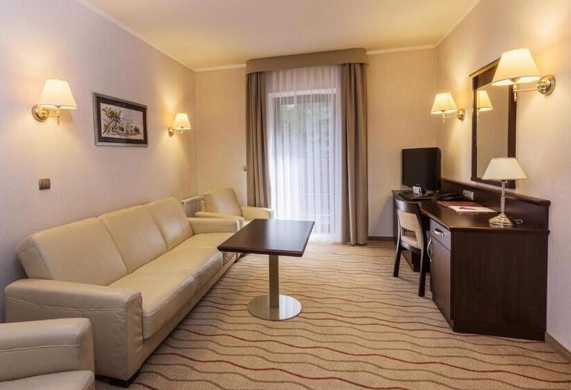 استودیوی سوپریور, Malinowy Dwór Hotel Medical Spa