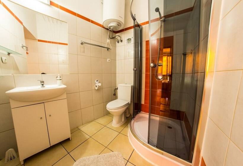 带共用浴室的标准房间, Top Hostel Pokoje Gościnne