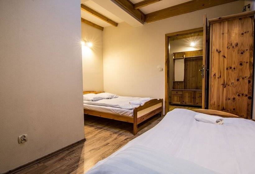 标准三人间共用浴室, Top Hostel Pokoje Gościnne