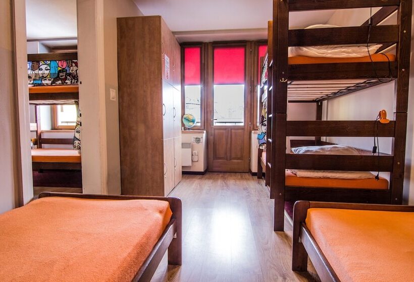 共用房间的床, Top Hostel Pokoje Gościnne