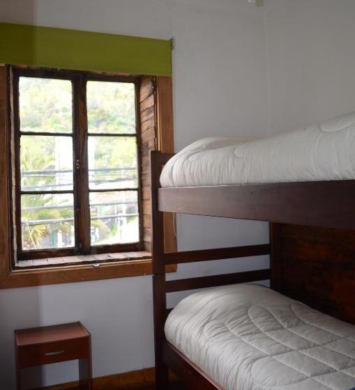 标准间带有双层共用浴室, The Fox Hostel
