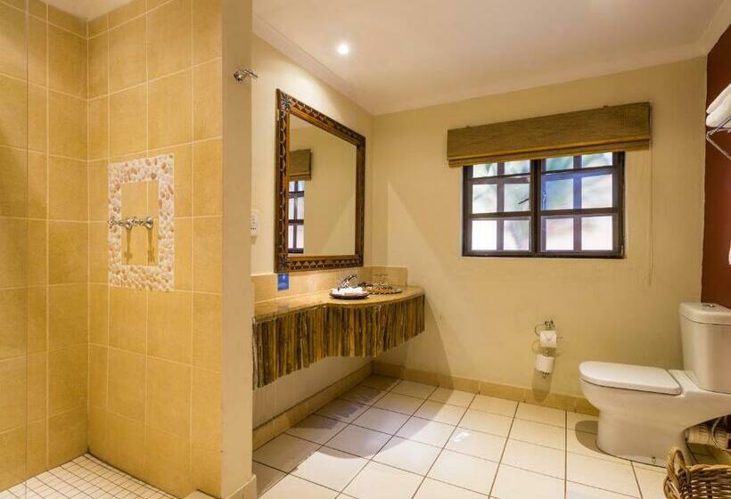 اتاق لوکس با بالکن, Chobe Marina Lodge