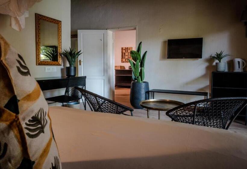 اتاق لوکس با بالکن, Chobe Marina Lodge