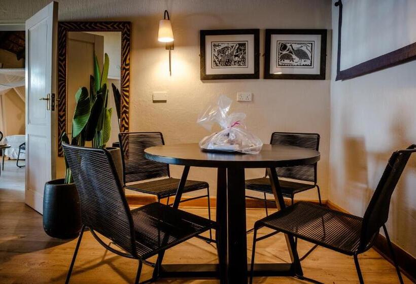 اتاق لوکس با بالکن, Chobe Marina Lodge