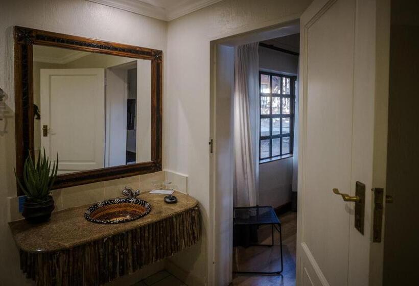 سوئیت با بالکن, Chobe Marina Lodge