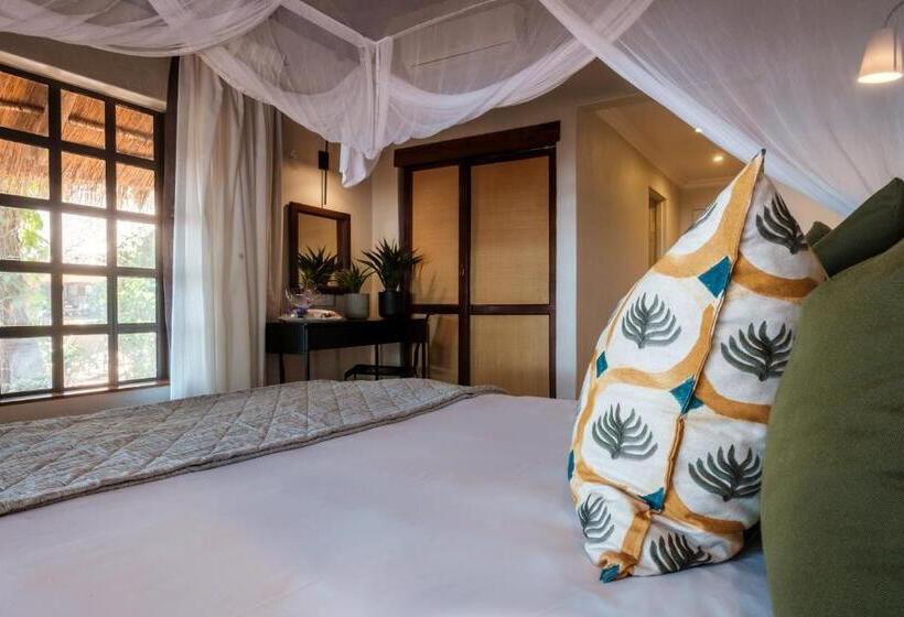 اتاق لوکس با بالکن, Chobe Marina Lodge