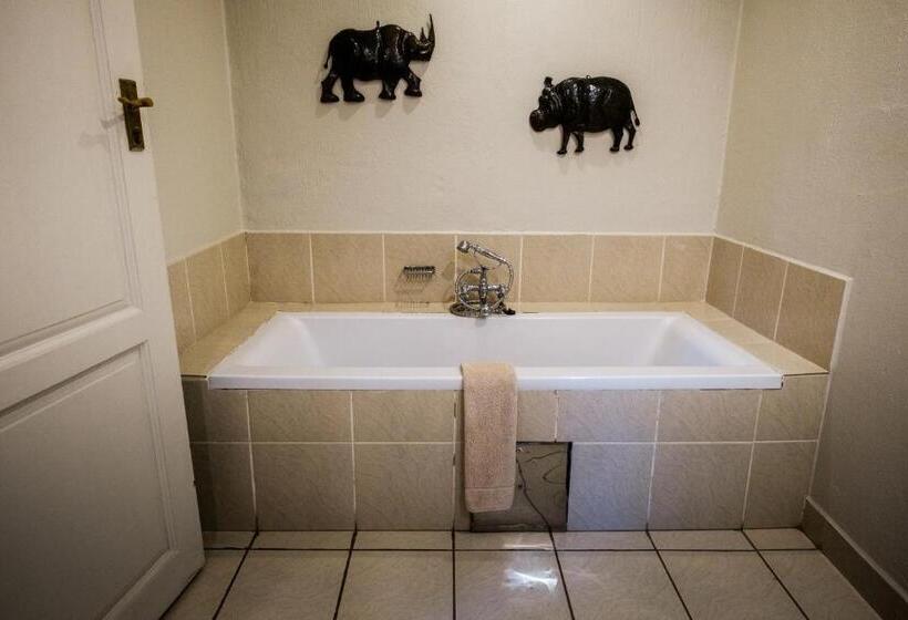 سوئیت با بالکن, Chobe Marina Lodge