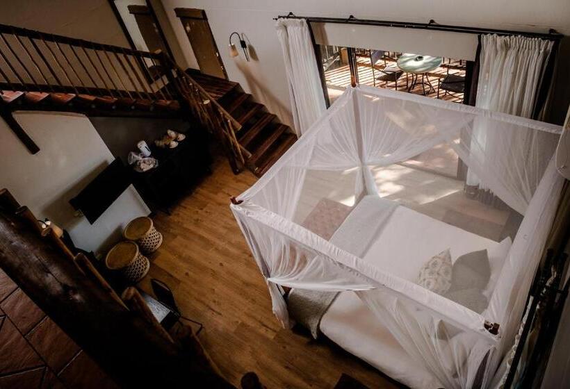 سوئیت با بالکن, Chobe Marina Lodge