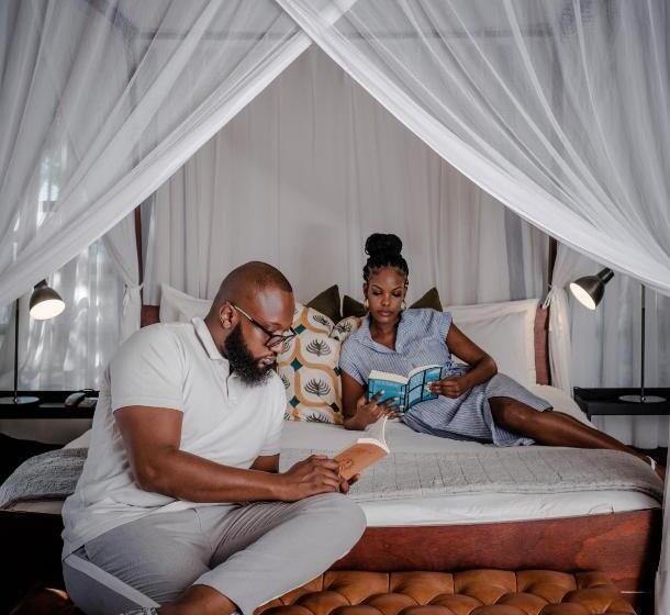 سوئیت با بالکن, Chobe Marina Lodge