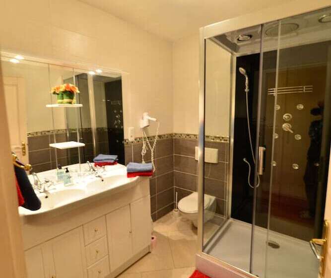 Номер Стандарт, Au Pied Du Chateau