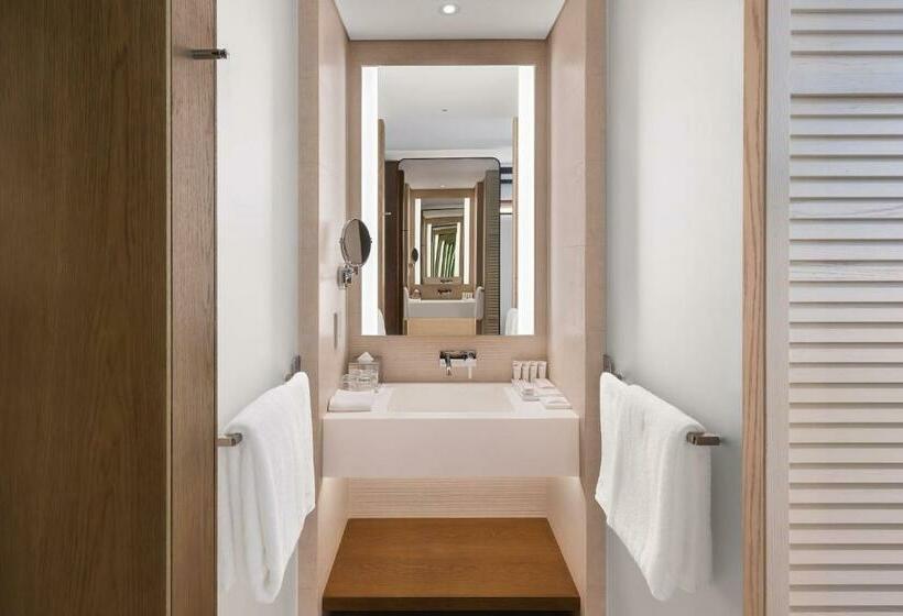 اتاق سوپریور با چشم‌انداز جانبی دریا, Radisson Beach Resort Palm Jumeirah