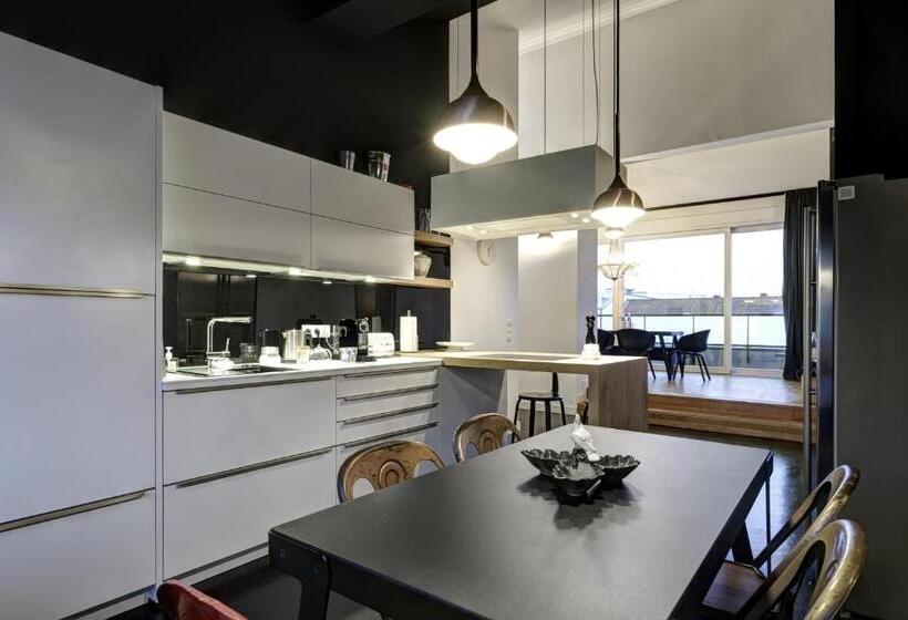 سوئیت پنت هاوس, Gorki Apartments