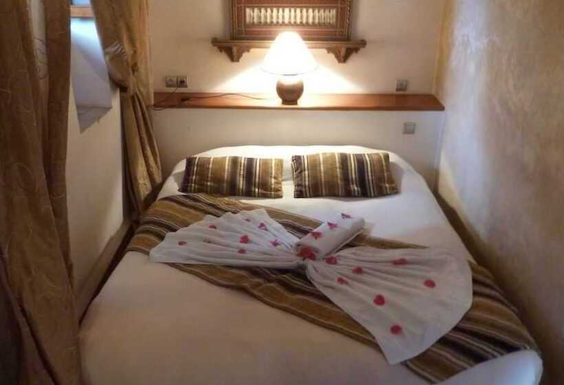 Standart Oda, Riad Kenzo