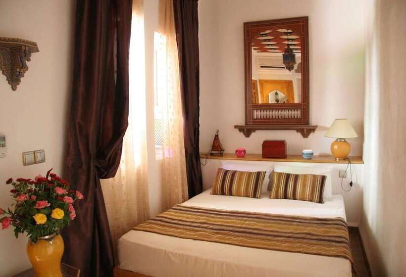 Standart Oda, Riad Kenzo