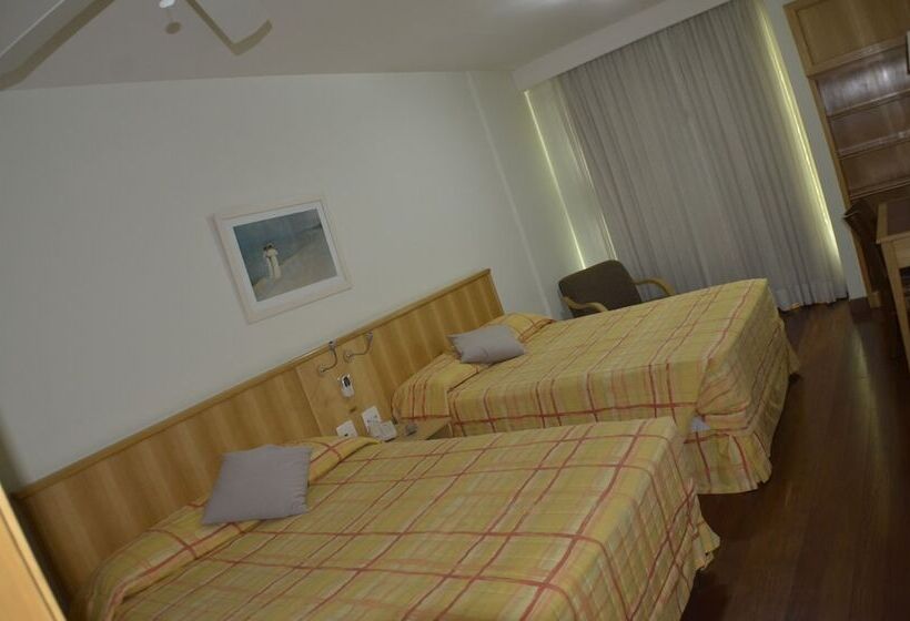 디럭스 트리플 룸, Constantino Hotel E Eventos