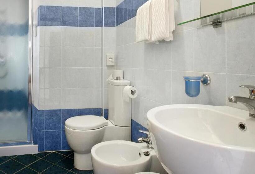 Standard Room, Frank