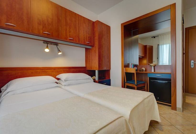 Standard Room, Frank