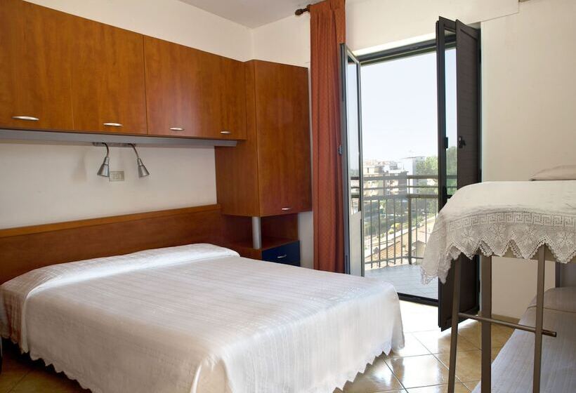 Economy Family Suite, Frank