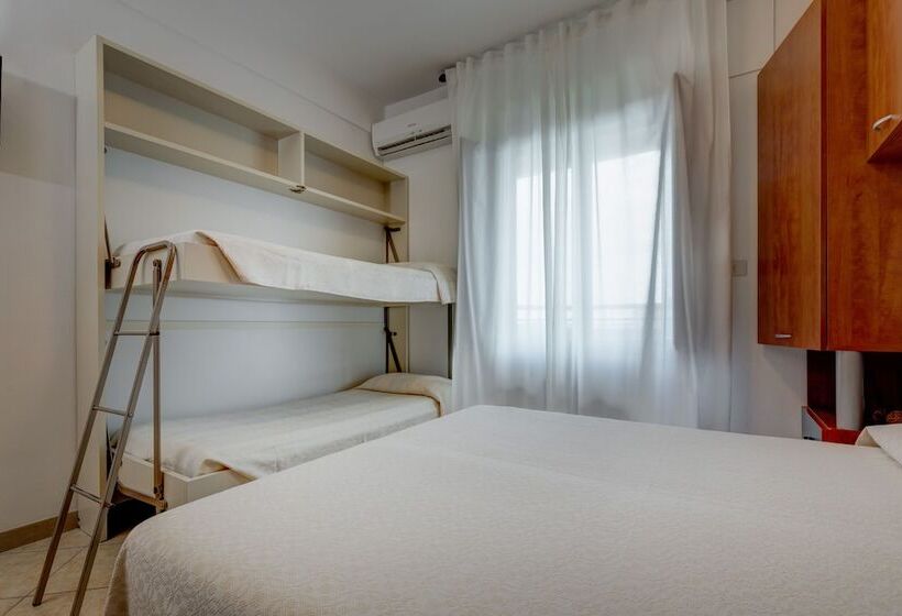 Economy Family Suite, Frank