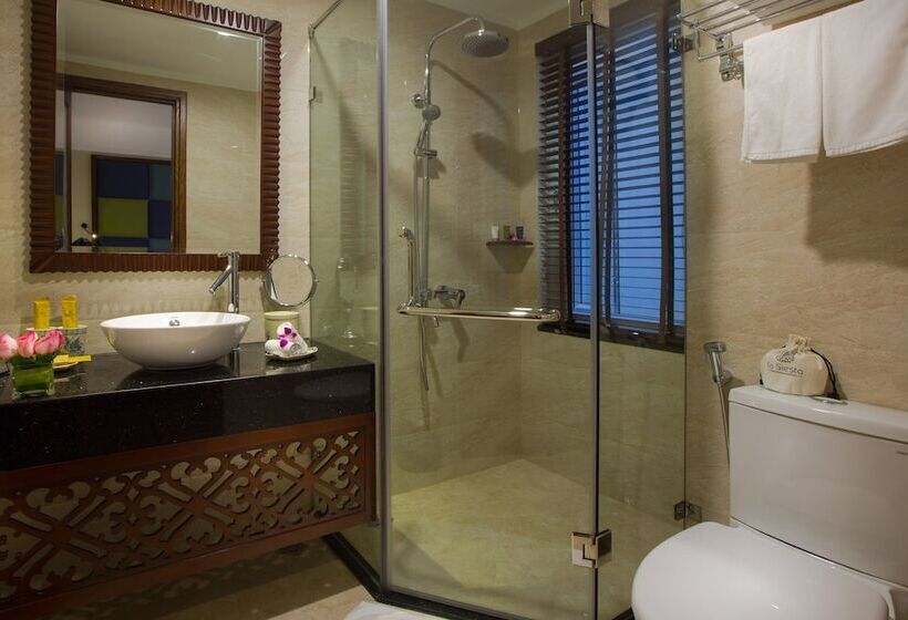 اتاق خانوادگی تودرتو, La Siesta Classic Ma May