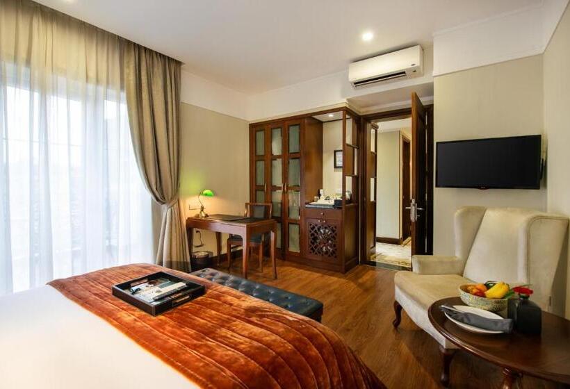 سوییت خانوادگی, La Siesta Classic Ma May