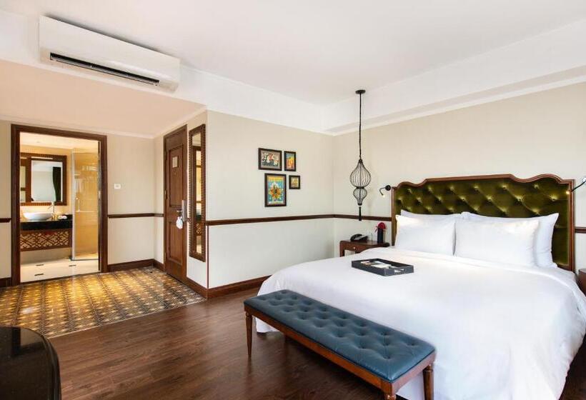 مجموعه ویستا شهر, La Siesta Classic Ma May