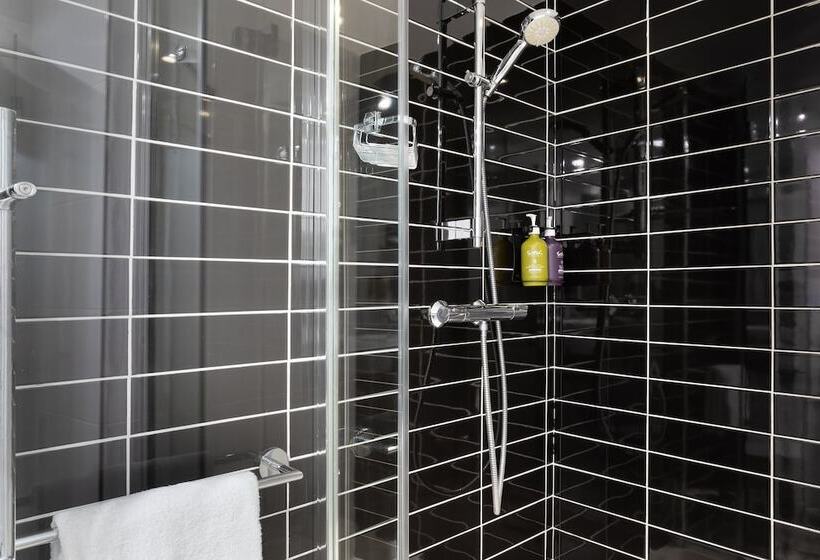 اتاق استاندارد, Holiday Inn Express   Marseille Airport, An Ihg