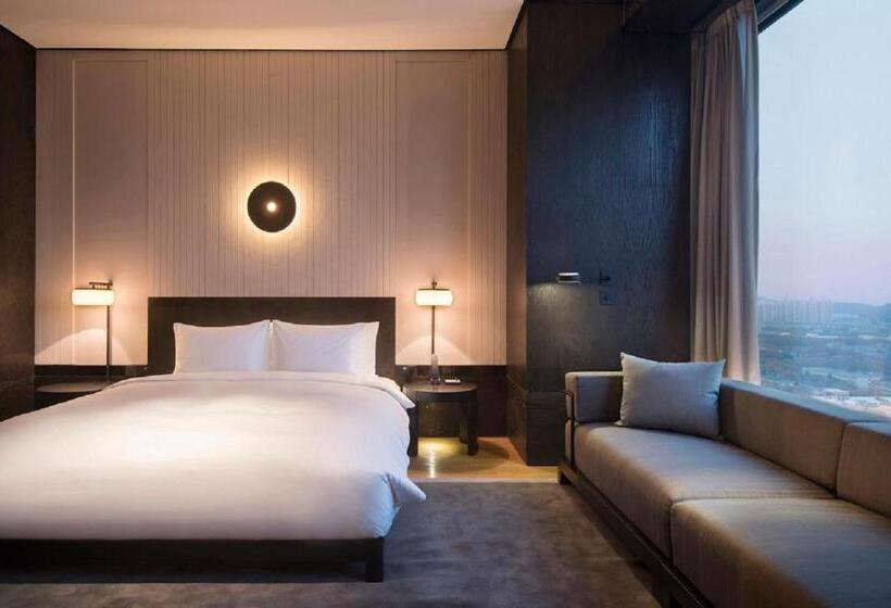 Club Room King Bed, Hyatt Regency Wuhan Optics Valley