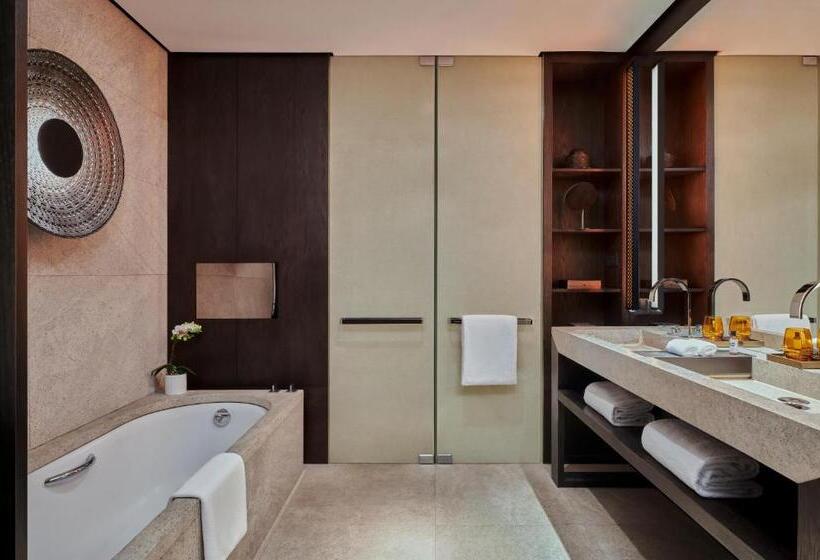 اتاق لوکس با تخت بزرگ, Hyatt Regency Wuhan Optics Valley
