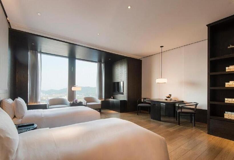 اتاق کلاب, Hyatt Regency Wuhan Optics Valley