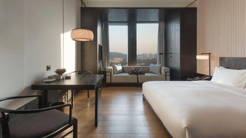 Club Room King Bed, Hyatt Regency Wuhan Optics Valley