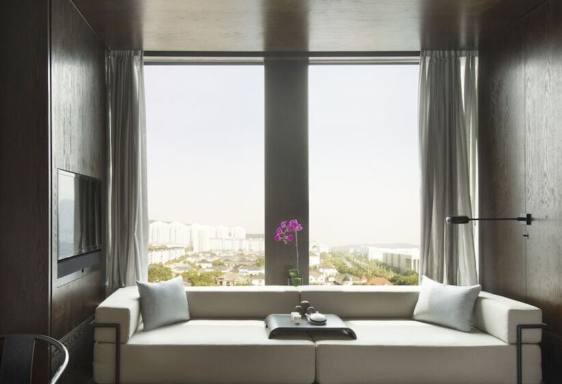 اتاق کلاب, Hyatt Regency Wuhan Optics Valley