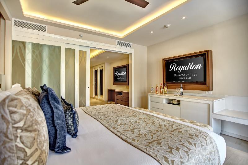 Deluxe Suite Sea View, Royalton Riviera Cancun, An Autograph Collection - All Inclusive Resort & Casino