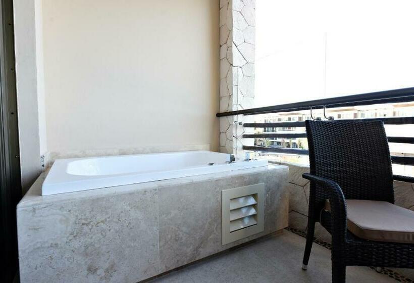 Deluxe Suite Sea View, Royalton Riviera Cancun, An Autograph Collection - All Inclusive Resort & Casino
