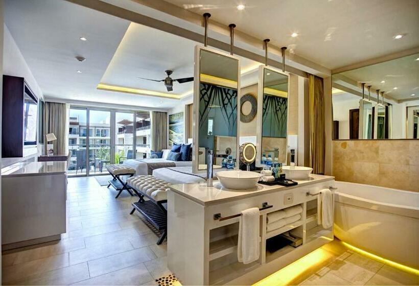 سوئیت جونیور کلوب با چشم‌انداز دریا, Royalton Riviera Cancun, An Autograph Collection - All Inclusive Resort & Casino
