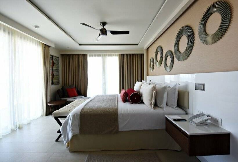 Deluxe Suite Sea View, Royalton Riviera Cancun, An Autograph Collection - All Inclusive Resort & Casino