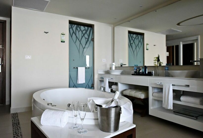 Deluxe Suite Sea View, Royalton Riviera Cancun, An Autograph Collection - All Inclusive Resort & Casino