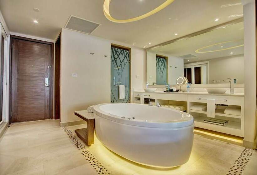 Deluxe Suite Sea View, Royalton Riviera Cancun, An Autograph Collection - All Inclusive Resort & Casino