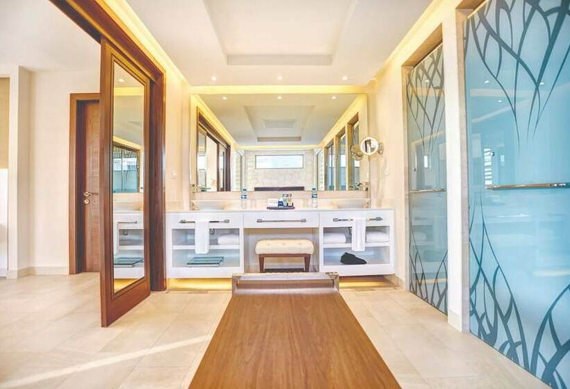 Deluxe Suite Sea View, Royalton Riviera Cancun, An Autograph Collection - All Inclusive Resort & Casino