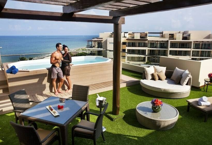 Deluxe Suite Sea View, Royalton Riviera Cancun, An Autograph Collection - All Inclusive Resort & Casino