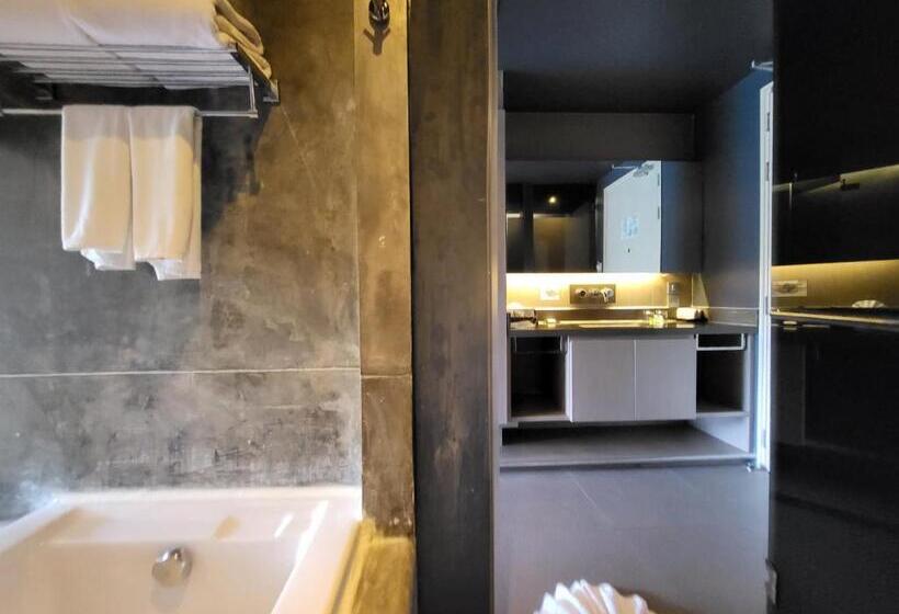اتاق سوپریور با تخت بزرگ, The Yama Hotel Phuket